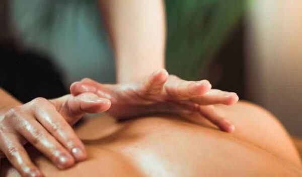 Quali sono i benefici di un massaggio professionale? Scuole e corsi